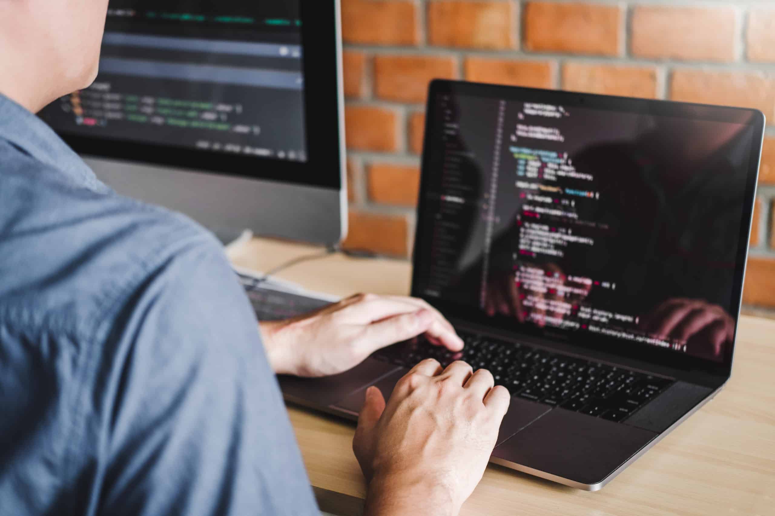 Web Development Eine erfolgreiche Webentwicklung ist der Schlüssel zu einer reibungslosen und sicheren Online-Erfahrung für Ihre Kunden. Wir bieten maßgeschneiderte Lösungen.